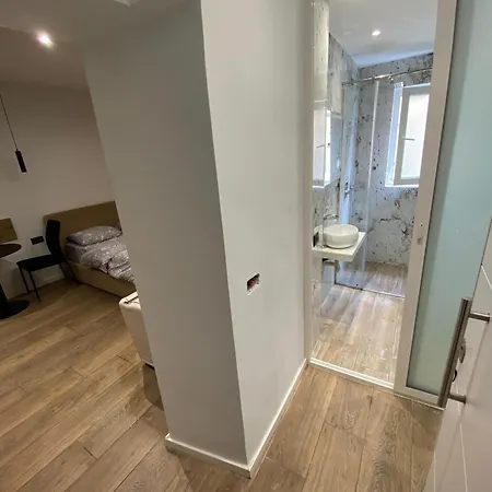 Apartment Tr *